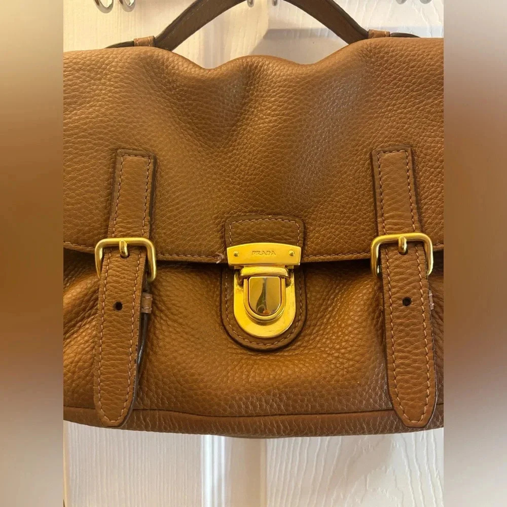 PRADA 
Vitello Daino Push Lock Messenger Bag Noisette - Picture 5 of 14